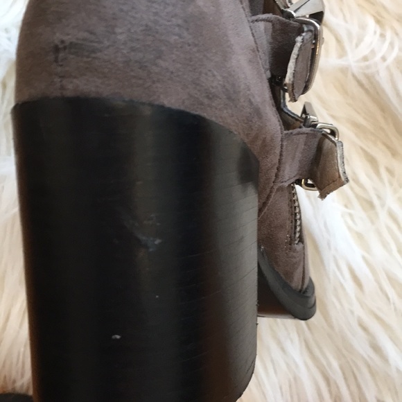 Faux suede booties SOLD - Picture 5 of 7